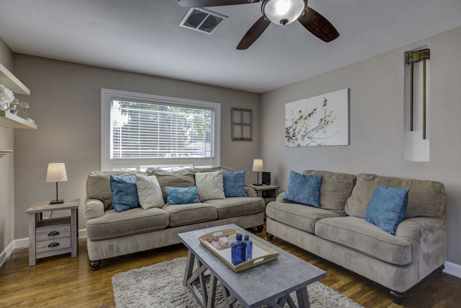 Shades of Blue NEWLY RENOVATED | Lodi Lake | Wine&Roses | Downtown