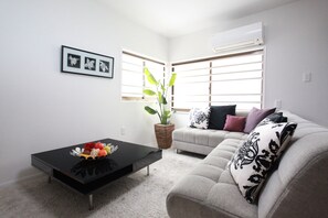 1棟貸し | リビングルーム | 薄型テレビ、DVD プレーヤー