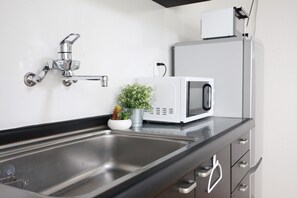 Private Vacation Home | Private kitchenette | Fridge, microwave, stovetop, electric kettle - Samy's Guest House (Osaka)