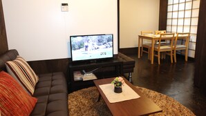 Talo (Private Vacation Home) | Oleskelualue | Taulutelevisio, DVD-soitin