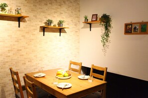 Private Vacation Home | In-room dining