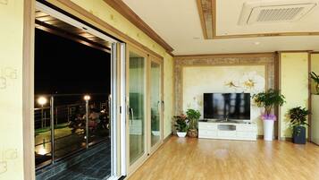 Room (Orchid Laon) | Living area | Flat-screen TV