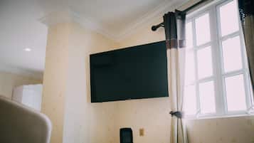 客房內保險箱、筆電工作空間、遮光布/窗簾、熨斗/熨衣板