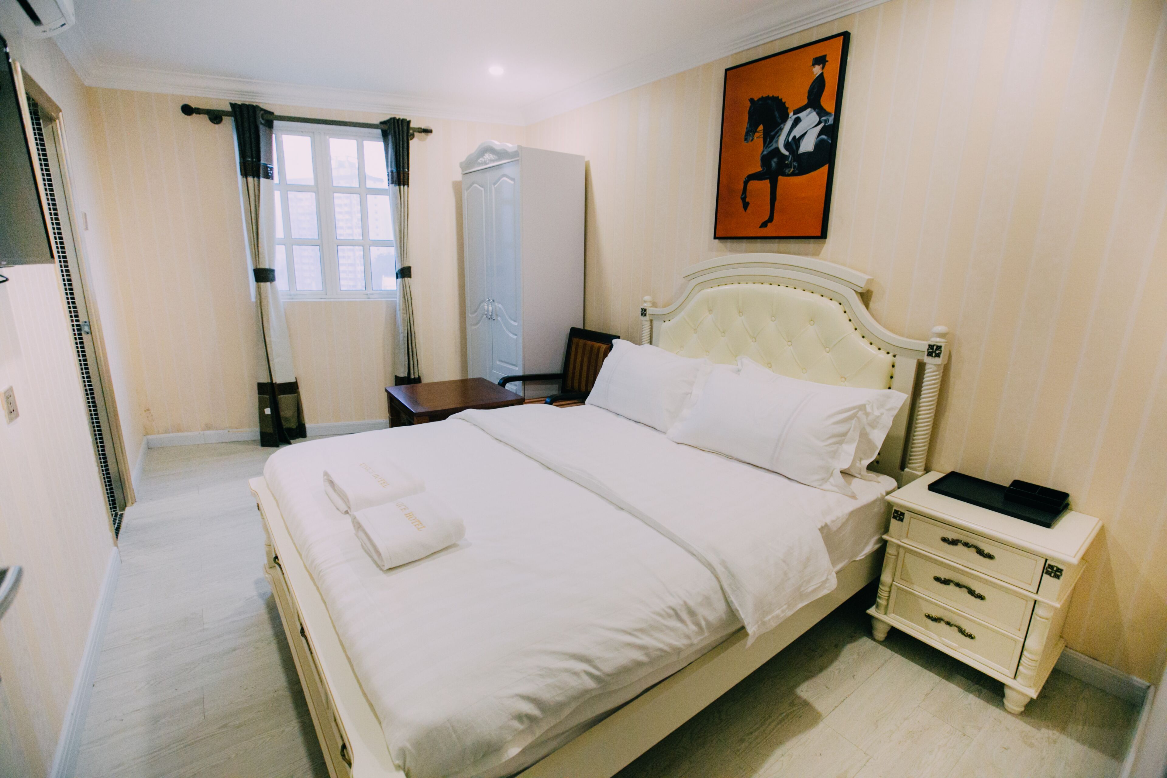 studio deluxe | in-room safe, laptop workspace, blackout curtains, iron/ironing board