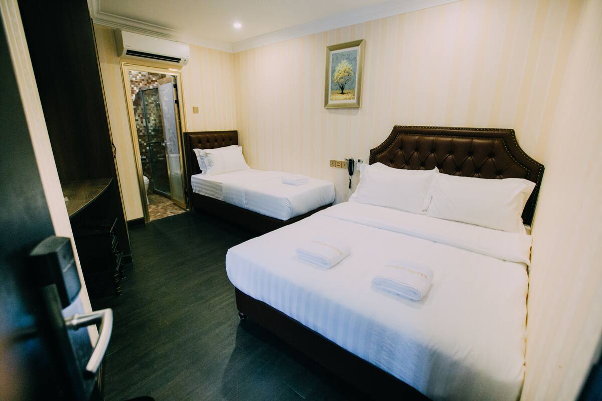 Junior Family Suite | In-room safe, laptop workspace, blackout drapes