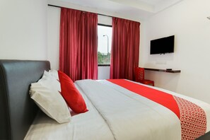 Habitació doble estàndard, 1 llit de matrimoni gran | Escriptori, wifi gratuïta i roba de llit 