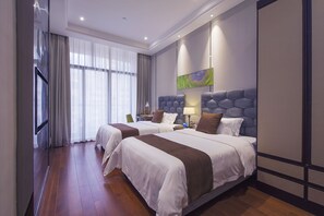 Quarto duplo luxo | Cofres nos quartos, escrivaninha, Wi-Fi de cortesia, roupa de cama
