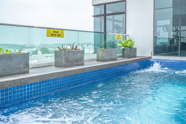Kolam renang terbuka
