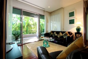 Kata Gardens 2 Bedroom Holiday Apartment 8A | Living area