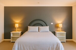 Double Room | Individually decorated, laptop workspace, soundproofing - Motel Royal Tara (Binalong)