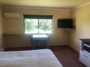 Room 4 | 1 bedroom, iron/ironing board, bed sheets