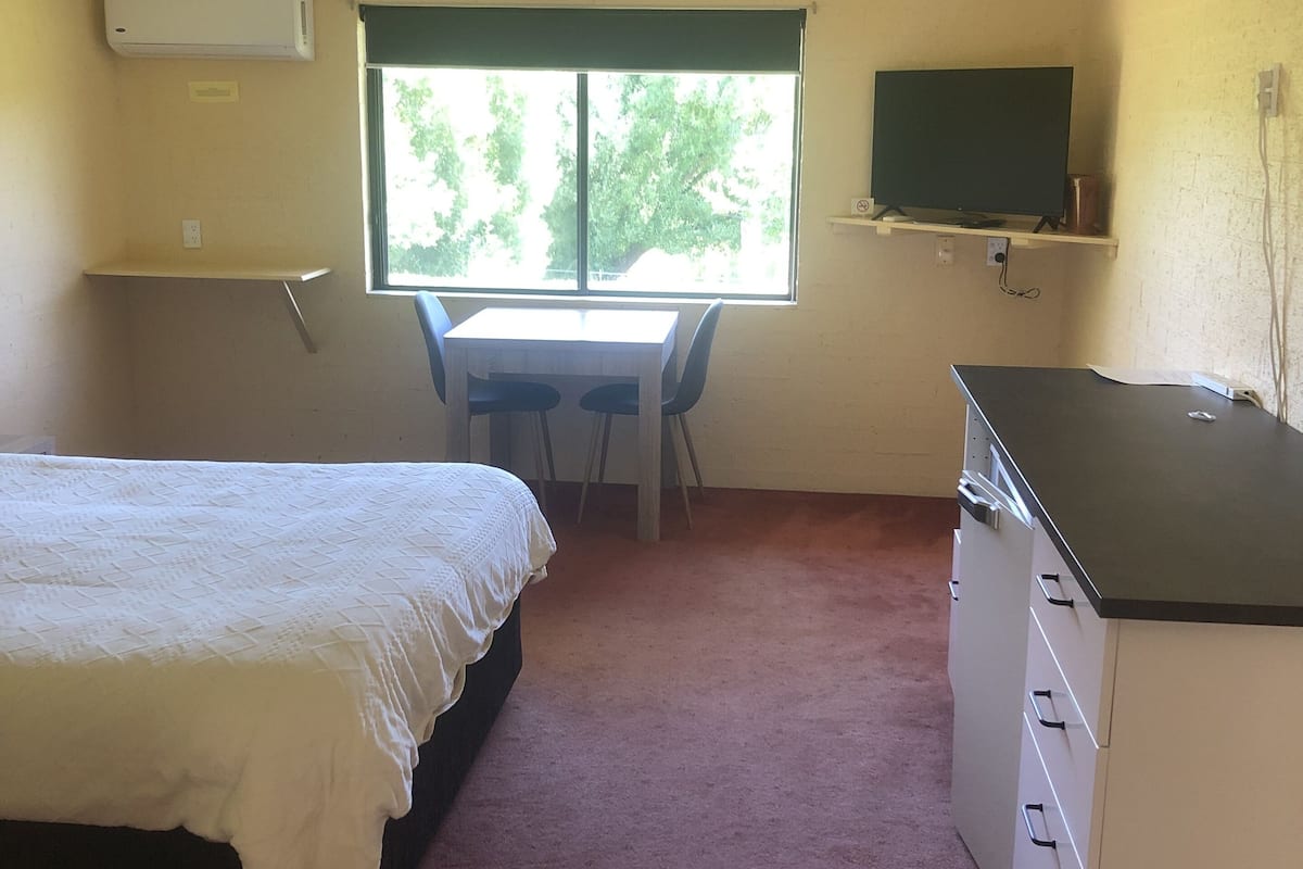 1 bedroom, iron/ironing board, bed sheets