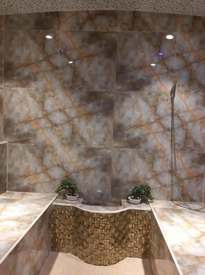 Shower, hair dryer, towels, soap - Hotel Spa Machupicchu (Tacna)