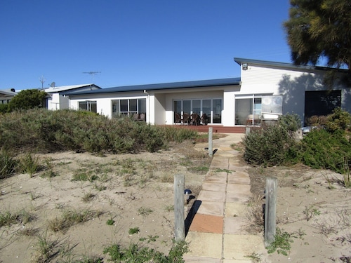 The Shack ~ Absolute Beach Front, Not your average Shack! Off Peak Special!