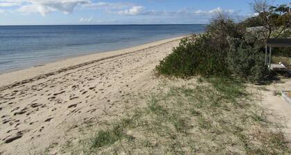 The Shack ~ Absolute Beach Front, Not your average Shack! Off Peak Special!