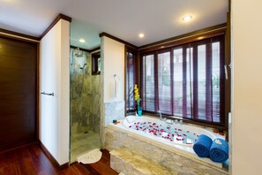 Katamanda villa 3bedroom private pool E5 | Bathroom | Free toiletries, hair dryer, towels, shampoo