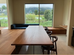 Casa design (Private Vacation Home) | Opções para refeição no quarto