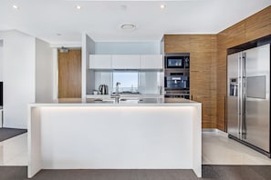Apartment, 3 Bedrooms | Private kitchen