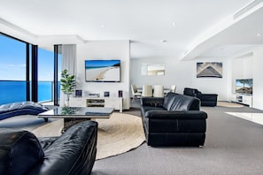 Apartment, 3 Bedrooms | Living area