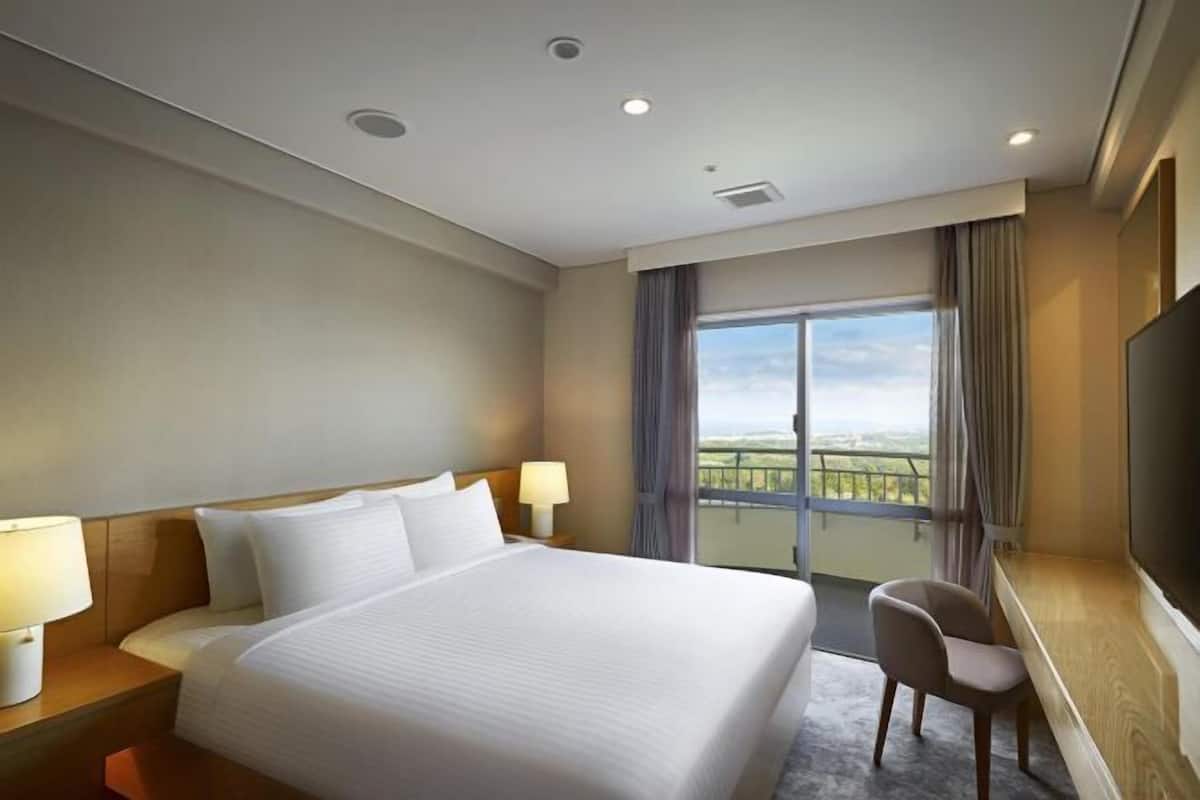 1 bedroom, in-room safe, desk, blackout curtains