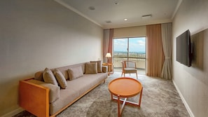Suite, 2 Bedrooms (Floor 6) | In-room safe, desk, blackout curtains, free WiFi - ANA Crowne Plaza Resort Okinawa Uruma Hills by IHG (Uruma)