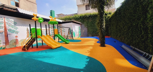Children’s play area – outdoor
