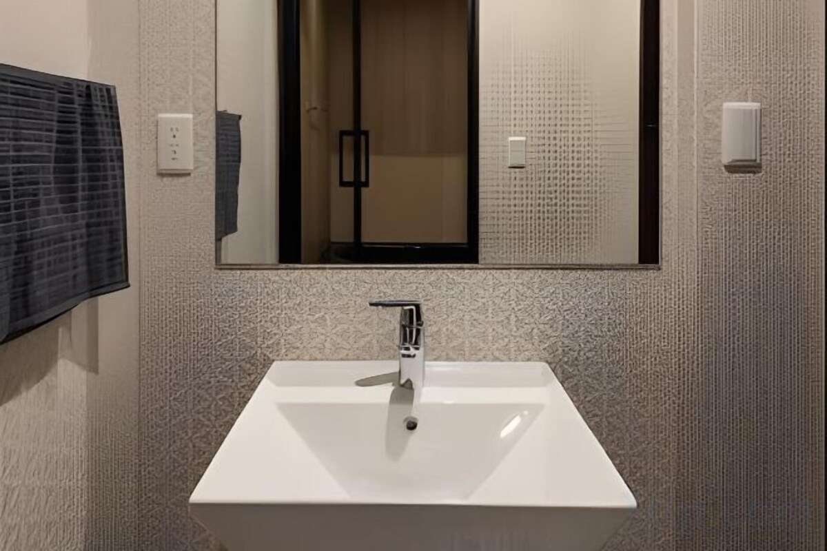 Bañera y ducha independientes, artículos de tocador gratuitos