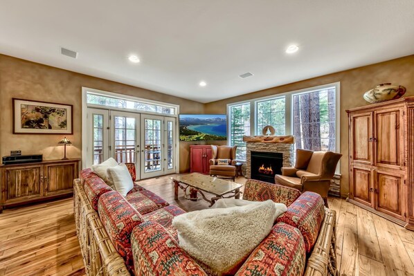 Télévision, cheminée