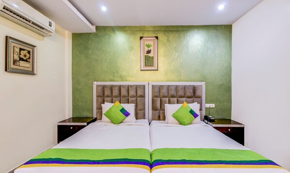 Deluxe Room | Iron/ironing board, free WiFi, bed sheets