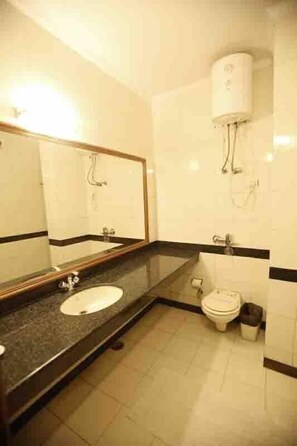 Bathroom - Ambica palace (New Delhi)
