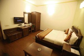 1 kamar tidur dan dilengkapi dengan perabotan berbeda-beda