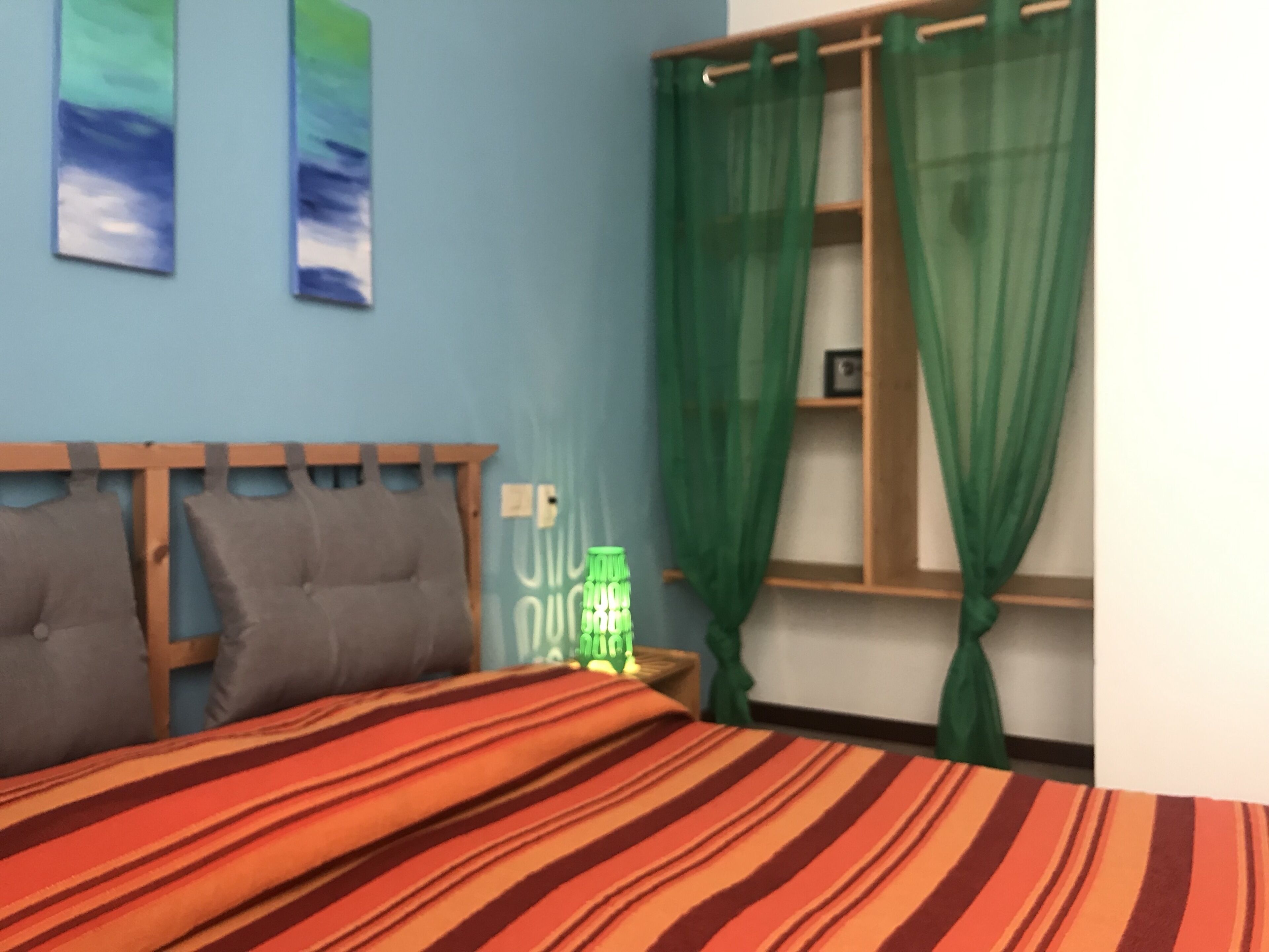 1 makuuhuone, tallelokero huoneessa, Wi-Fi, vuodevaatteet