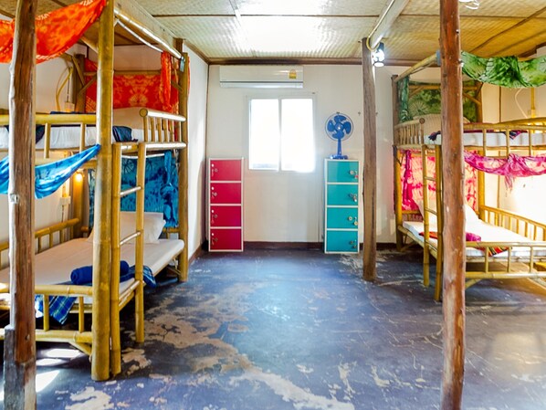 Free WiFi, bed sheets