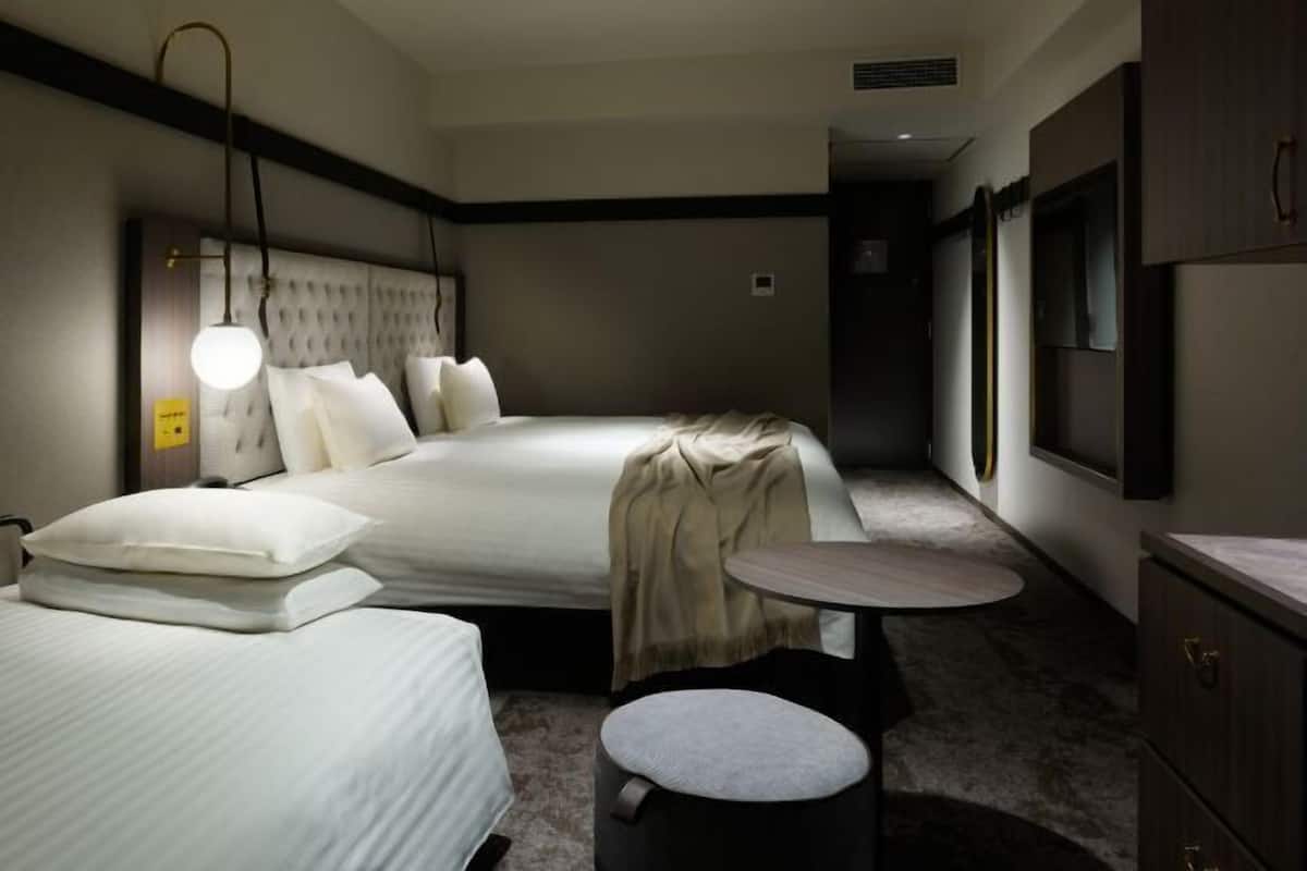 Caja de seguridad en la habitación, wifi gratis y ropa de cama