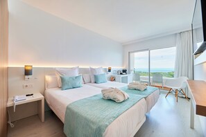 客房内保险箱、办公桌、遮光窗帘、免费 WiFi