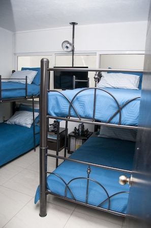 2 habitaciones, tabla de planchar con plancha y wifi gratis