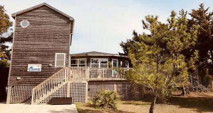 Beach Cottage on the best street in Salvo, located 2 lots from beach access.