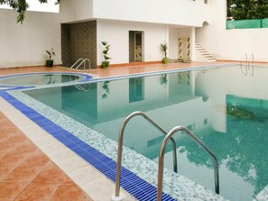 Hồ bơi trong nhà 