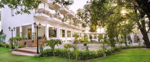 Mặt tiền nơi lưu trú