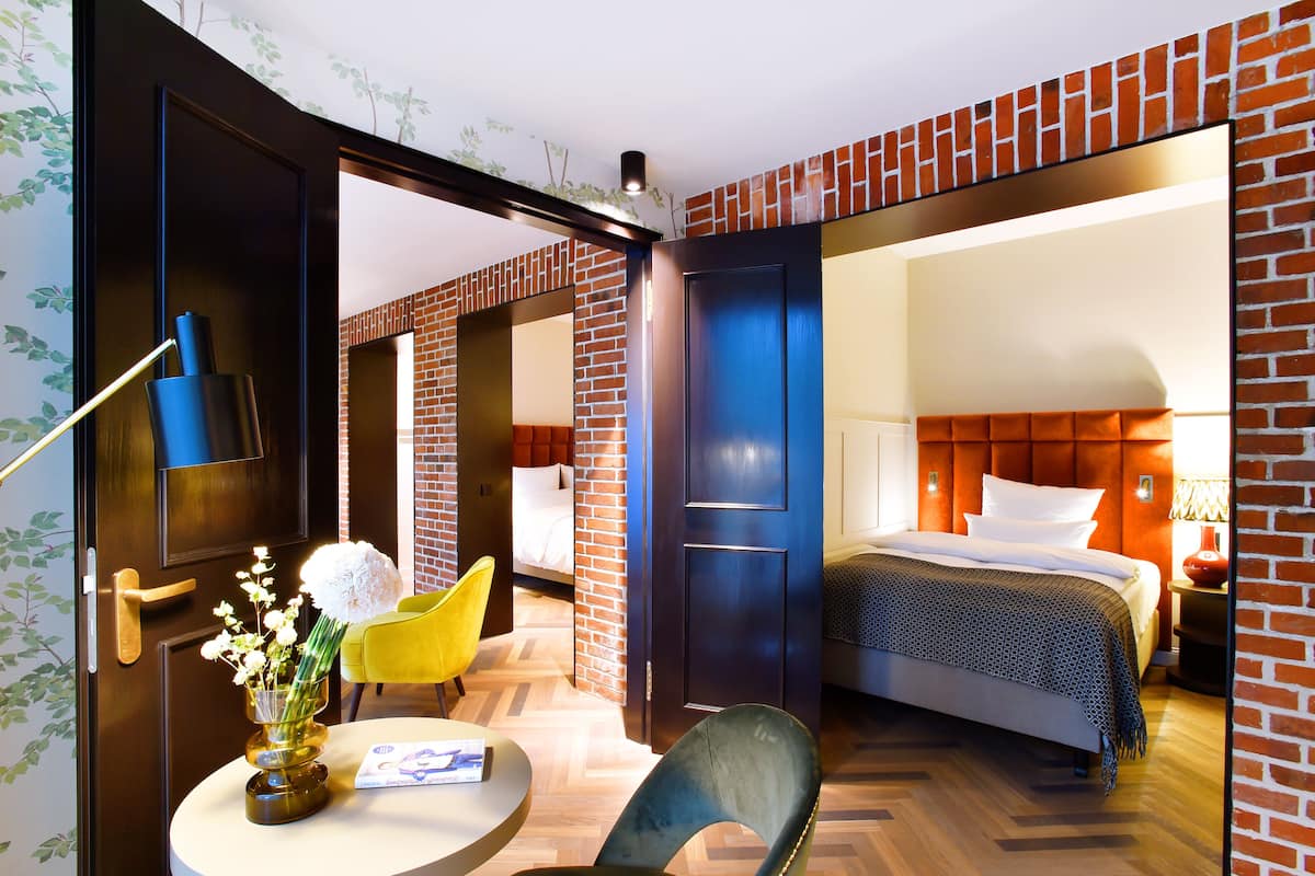 suite (family suite garden) | 1 bedroom, hypo-allergenic bedding, minibar, in-room safe