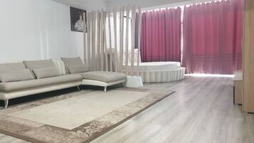 1 habitación, tabla de planchar con plancha, wifi gratis y ropa de cama