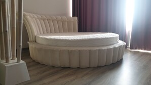 Deluxe Apartment | 1 bedroom, iron/ironing board, WiFi (free), bed sheets - Apartment 93 11th floor (Bucharest)