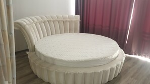 Deluxe Apartment | 1 bedroom, iron/ironing board, free WiFi, bed sheets - Apartment 93 11th floor (Bucharest)