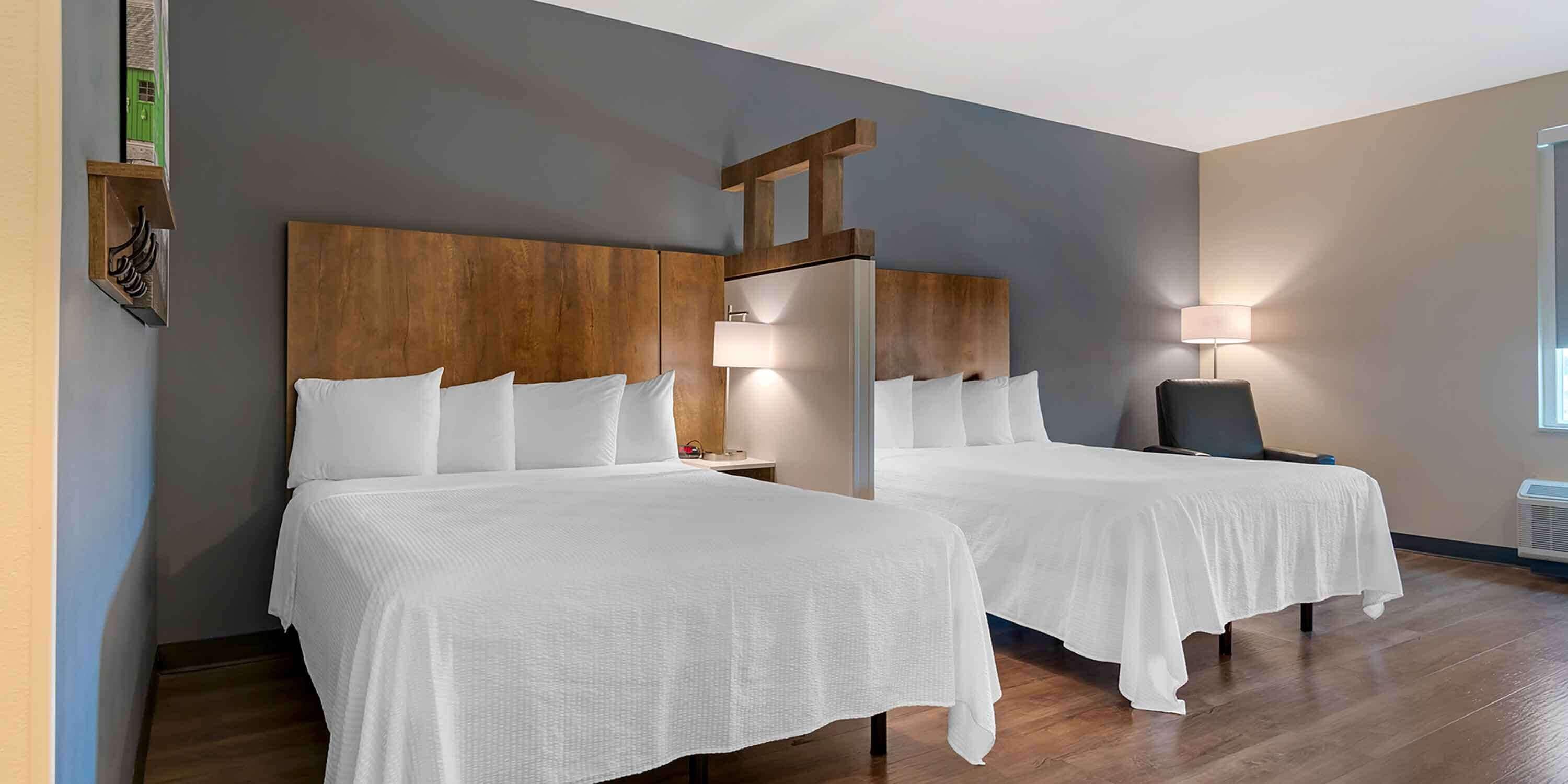 尊榮開放式客房, 2 張加大雙人床, 非吸煙房, 冰箱 (Microwave) | 高級寢具、書桌、熨斗/熨衣板、床單