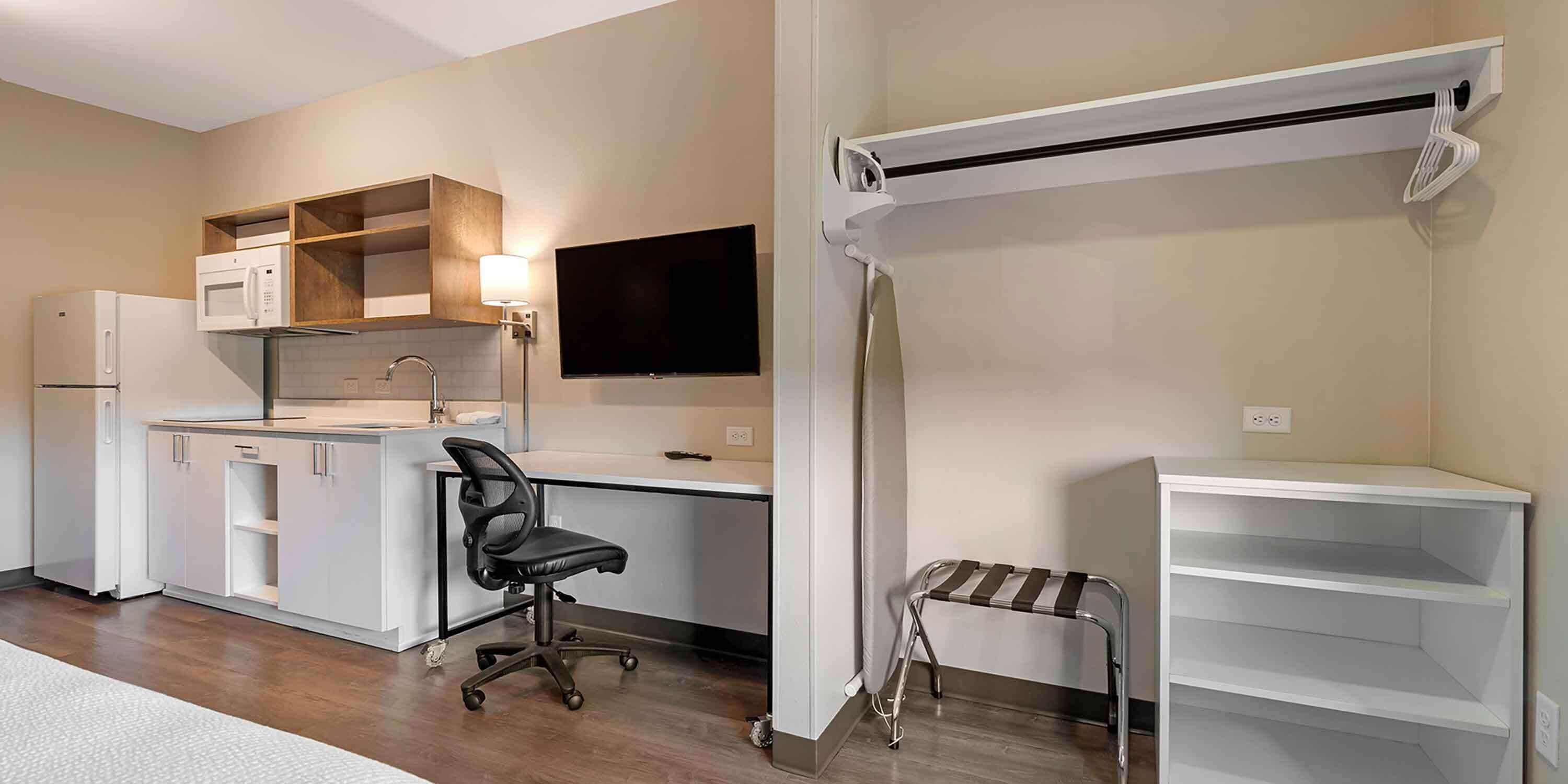 standard studio, 1 queen bed, non smoking, refrigerator (microwave) | premium bedding, desk, iron/ironing board, bed sheets