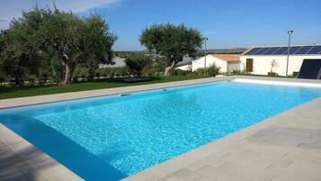Piscina stagionale all'aperto