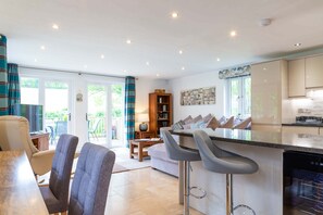 Interior - Trewhiddle Villa 21 -  a trewhiddle that sleeps 6 guests  in 3 bedrooms (Saint Austell)