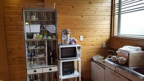 Fridge, microwave, stovetop, cookware/dishes/utensils - Minshuku Earth Yamaguchi (Yakushima)