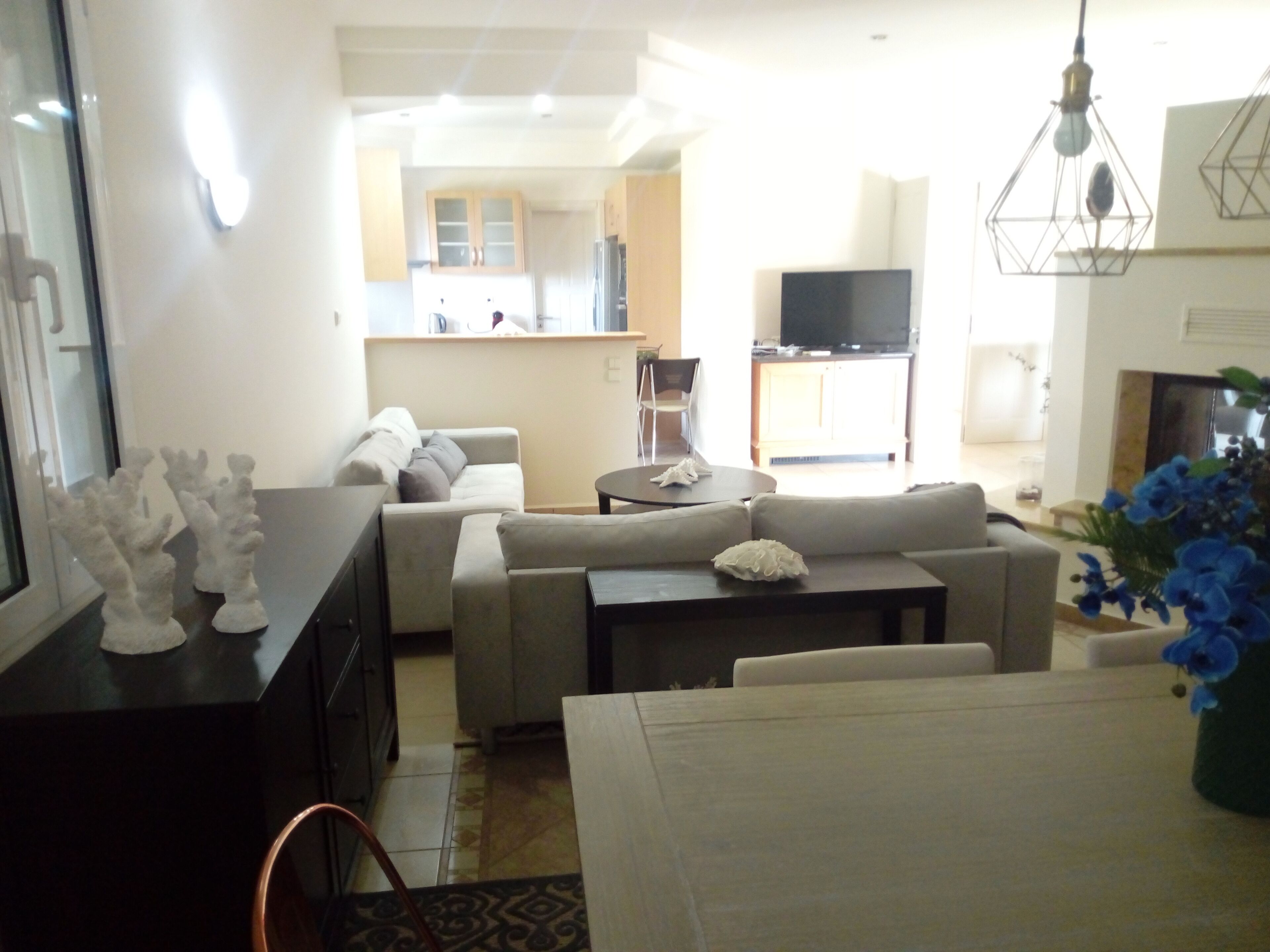 Télévision, cheminée