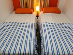 Twin Room, Shared Bathroom | WiFi, bed sheets